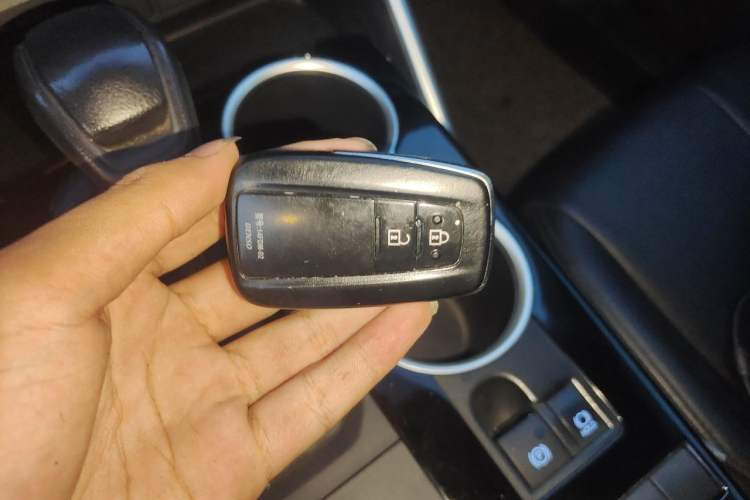 Used Toyota Highlander 2022 Dual-Engine 2.5L Two-Wheel Drive Elite Edition 5 Seats Vehicle Key
