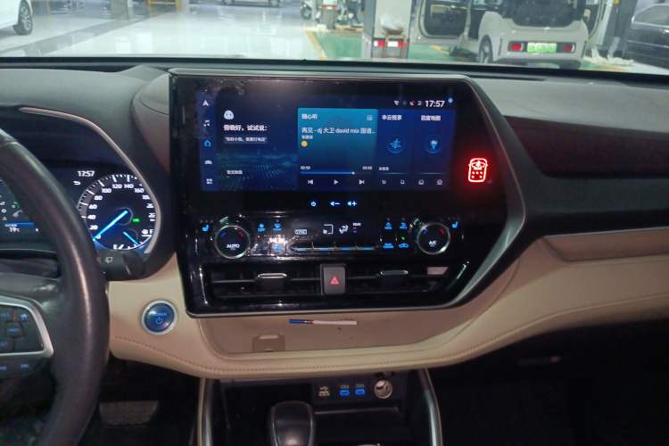 Used Toyota Highlander 2022 Dual-Engine 2.5L Four-Wheel Drive Prestige Version 7 Seats Audio And AC Panel