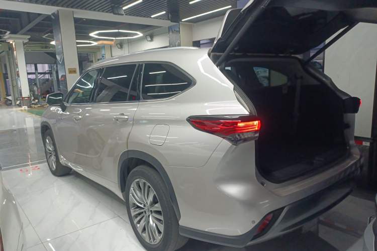 Used Toyota Highlander 2022 Dual-Engine 2.5L Four-Wheel Drive Prestige Version 7 Seats Exterior 3