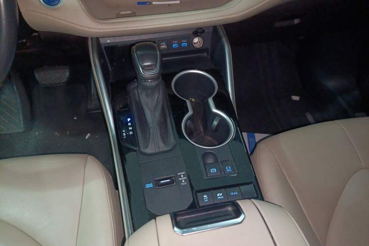 Used Toyota Highlander 2022 Dual-Engine 2.5L Four-Wheel Drive Prestige Version 7 Seats Gear Lever