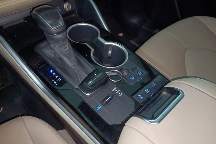 Used Toyota Highlander 2022 Dual-Engine 2.5L Four-Wheel Drive Prestige Version 7 Seats Interior 1