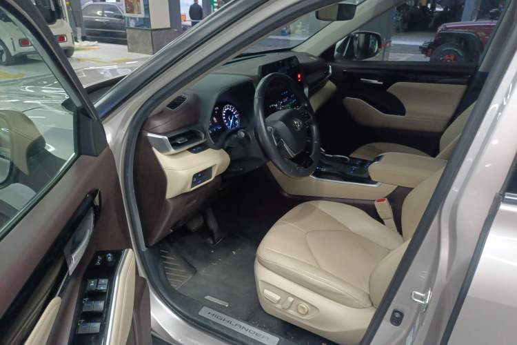 Used Toyota Highlander 2022 Dual-Engine 2.5L Four-Wheel Drive Prestige Version 7 Seats Interior 3
