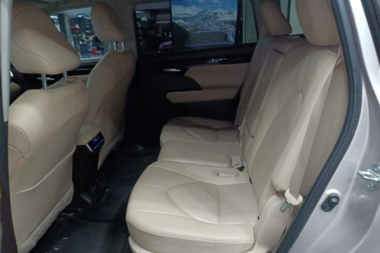 Used Toyota Highlander 2022 Dual-Engine 2.5L Four-Wheel Drive Prestige Version 7 Seats Interior 4