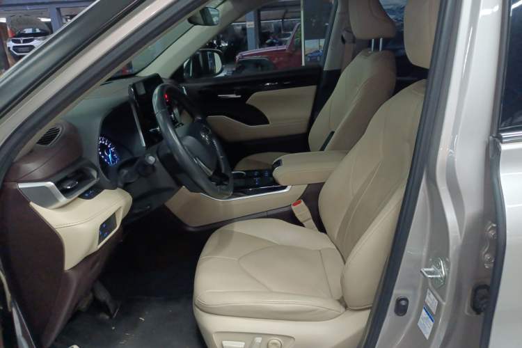 Used Toyota Highlander 2022 Dual-Engine 2.5L Four-Wheel Drive Prestige Version 7 Seats Left Front Seat