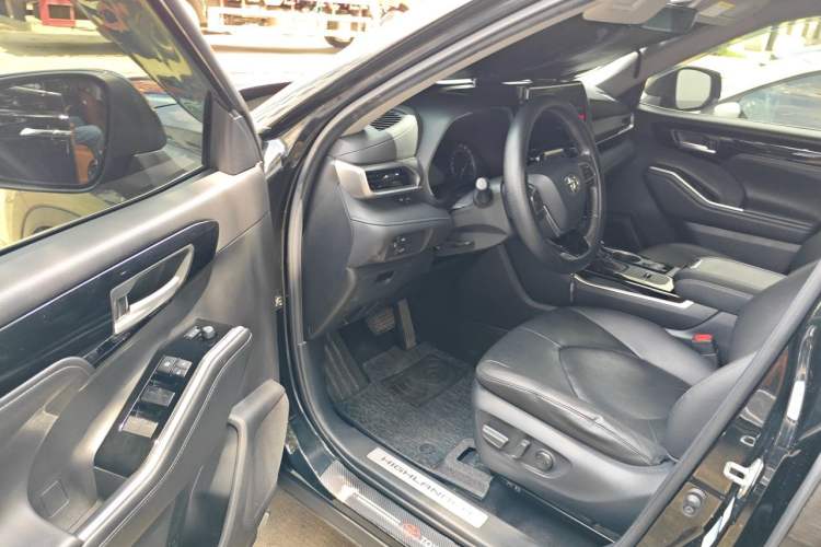 Used Toyota Highlander 2022 Dual-Engine 2.5L Four-Wheel Drive Prestige Version 7 Seats Driver Seat
