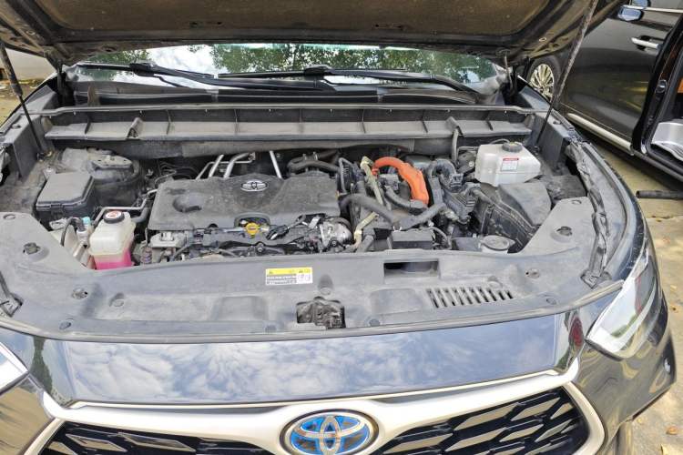 Used Toyota Highlander 2022 Dual-Engine 2.5L Four-Wheel Drive Prestige Version 7 Seats Engine Bay