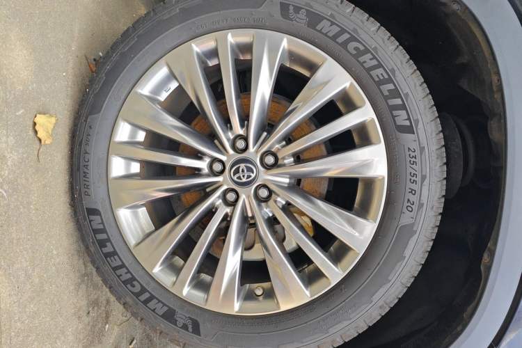 Used Toyota Highlander 2022 Dual-Engine 2.5L Four-Wheel Drive Prestige Version 7 Seats Right Front Wheel Hub
