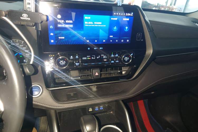 Used Toyota Highlander 2022 Dual-Engine 2.5L Four-Wheel Drive Prestige Version 7 Seats Audio And AC Panel