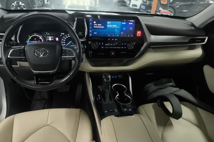 Used Toyota Highlander 2022 Dual-Engine 2.5L Two-Wheel Drive Prestige Edition 7-Seater Center Console