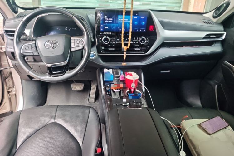 Used Toyota Highlander 2022 Dual-Engine 2.5L Four-Wheel Drive Supreme Edition 7-Seater Center Console