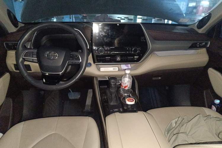 Used Toyota Highlander 2022 Dual-Engine 2.5L Two-Wheel Drive Prestige Edition 7-Seater Center Console