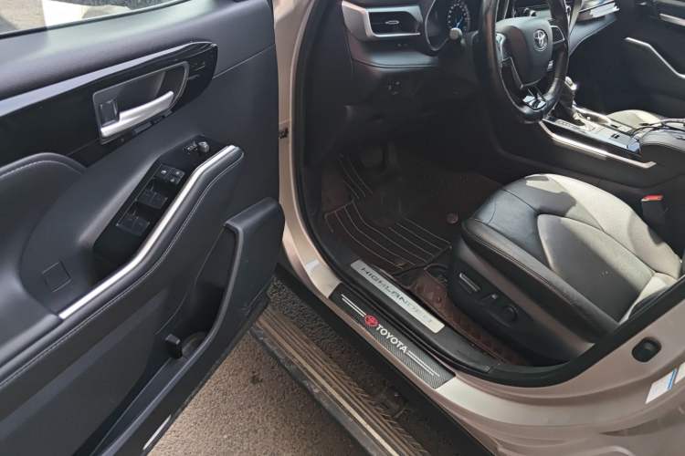 Used Toyota Highlander 2022 Dual-Engine 2.5L Four-Wheel Drive Prestige Version 7 Seats Driver Seat