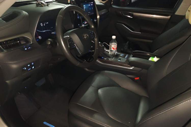 Used Toyota Highlander 2022 Dual-Engine 2.5L Four-Wheel Drive Supreme Edition 7-Seater Driver Seat