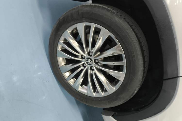 Used Toyota Highlander 2022 Dual-Engine 2.5L Two-Wheel Drive Prestige Edition 7-Seater Exterior 5