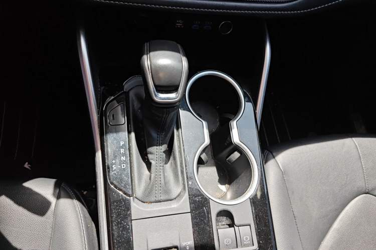 Used Toyota Highlander 2022 Dual-Engine 2.5L Four-Wheel Drive Prestige Version 7 Seats Gear Lever