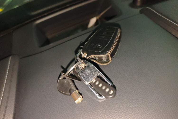 Used Toyota Highlander 2022 Dual-Engine 2.5L Four-Wheel Drive Supreme Edition 7-Seater Gear Lever