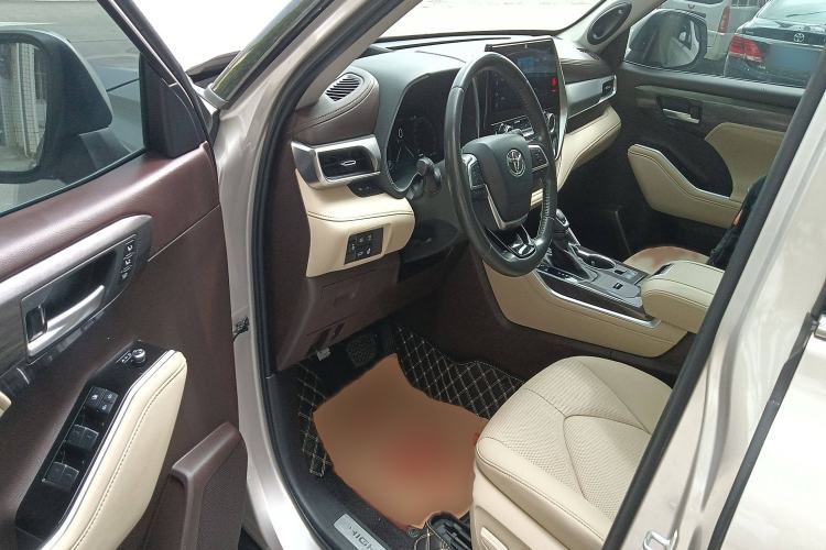 Used Toyota Highlander 2022 Dual-Engine 2.5L Four-Wheel Drive Supreme Edition 7-Seater Interior 3