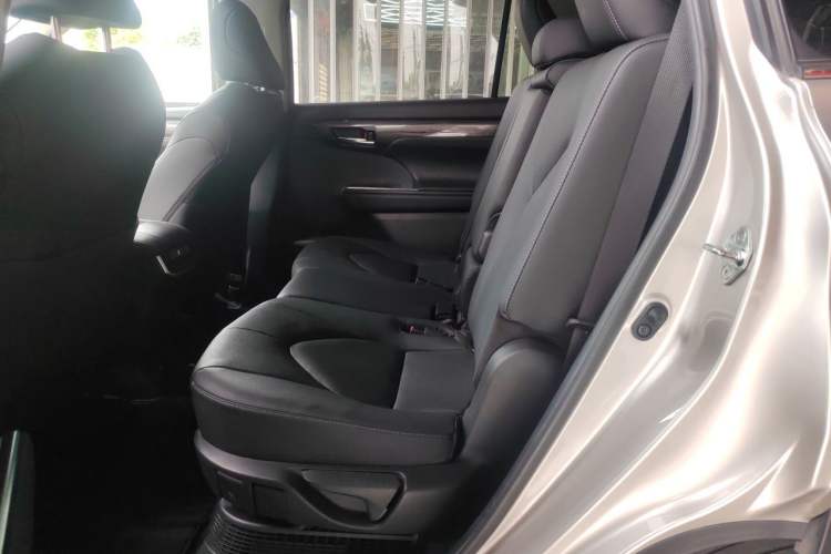 Used Toyota Highlander 2022 Dual-Engine 2.5L Four-Wheel Drive Supreme Edition 7-Seater Interior 4