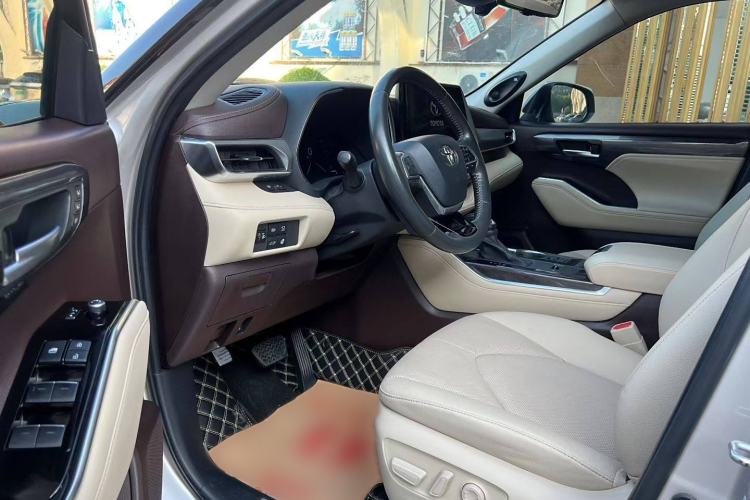 Used Toyota Highlander 2022 Dual-Engine 2.5L Four-Wheel Drive Supreme Edition 7-Seater Interior 5