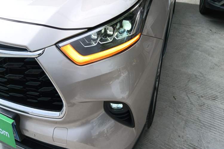 Used Toyota Highlander 2022 Dual-Engine 2.5L Four-Wheel Drive Supreme Edition 7-Seater Left Front Headlight