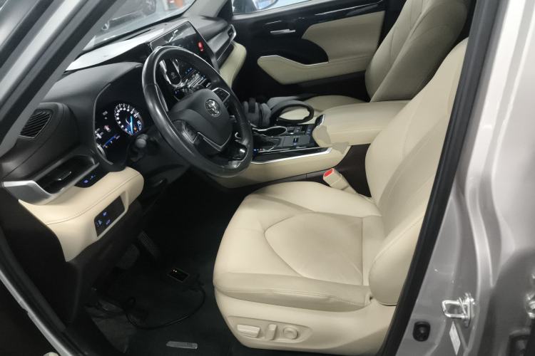Used Toyota Highlander 2022 Dual-Engine 2.5L Two-Wheel Drive Prestige Edition 7-Seater Left Front Seat