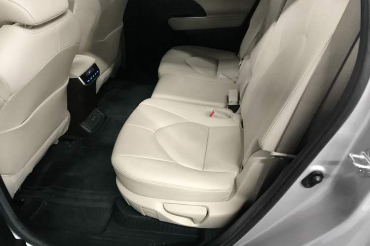 Used Toyota Highlander 2022 Dual-Engine 2.5L Two-Wheel Drive Prestige Edition 7-Seater Left Rear Seat