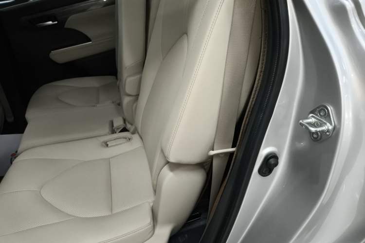Used Toyota Highlander 2022 Dual-Engine 2.5L Four-Wheel Drive Supreme Edition 7-Seater Left Rear Seat