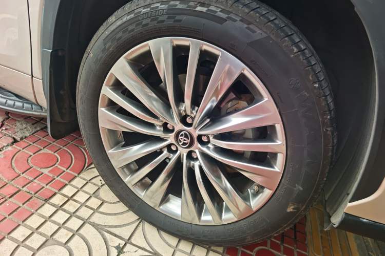 Used Toyota Highlander 2022 Dual-Engine 2.5L Four-Wheel Drive Supreme Edition 7-Seater Right Front Wheel Hub