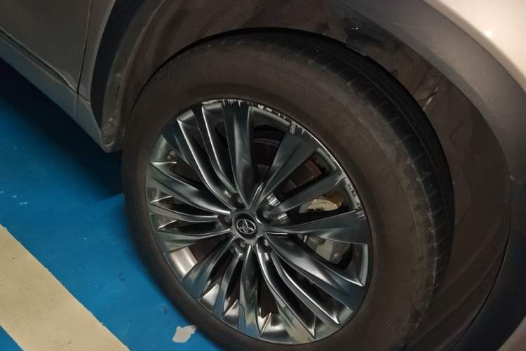 Used Toyota Highlander 2022 Dual-Engine 2.5L Four-Wheel Drive Supreme Edition 7-Seater Right Front Wheel Hub