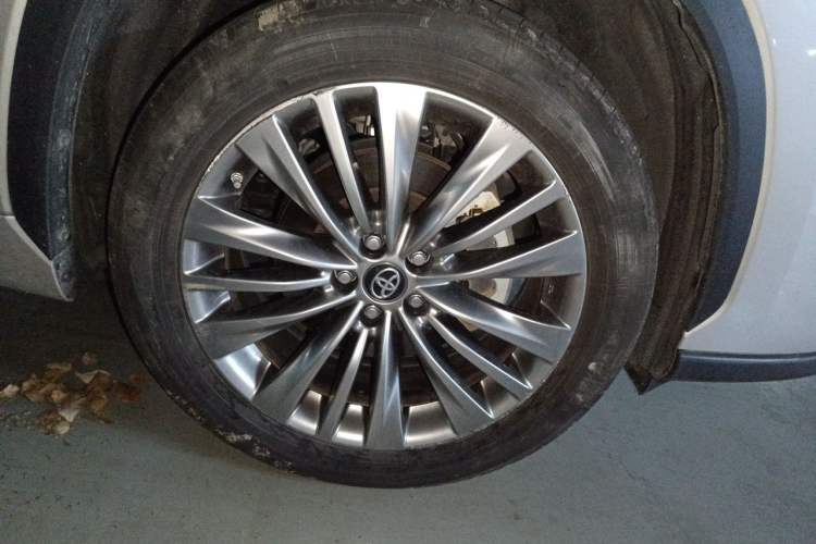 Used Toyota Highlander 2022 Dual-Engine 2.5L Two-Wheel Drive Prestige Edition 7-Seater Right Front Wheel Hub