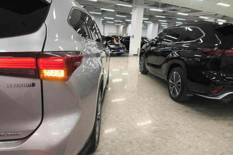 Used Toyota Highlander 2022 Dual-Engine 2.5L Four-Wheel Drive Supreme Edition 7-Seater Right Rear Taillight