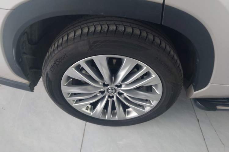 Used Toyota Highlander 2022 Dual-Engine 2.5L Four-Wheel Drive Prestige Version 7 Seats Right Rear Wheel Hub