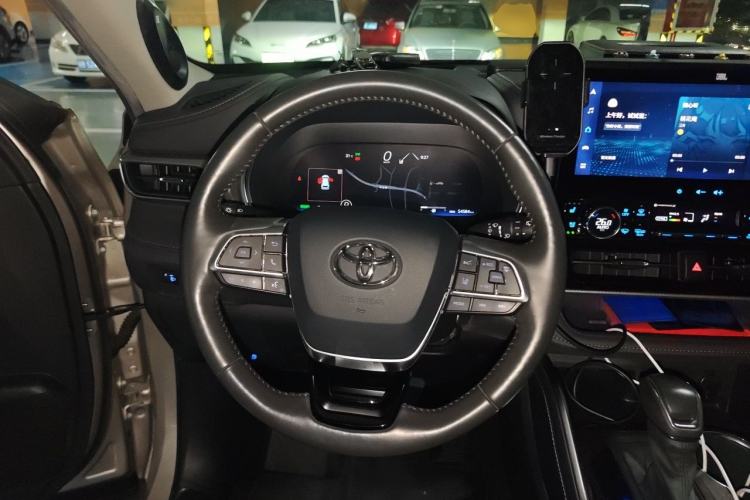 Used Toyota Highlander 2022 Dual-Engine 2.5L Four-Wheel Drive Supreme Edition 7-Seater Steering Wheel