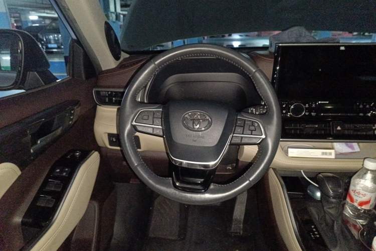 Used Toyota Highlander 2022 Dual-Engine 2.5L Two-Wheel Drive Prestige Edition 7-Seater Steering Wheel