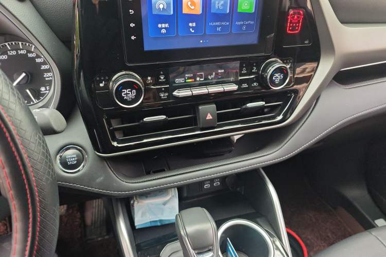Used Toyota Highlander 2022 380T 4x4 Luxury Edition 7 Seats Audio And AC Panel
