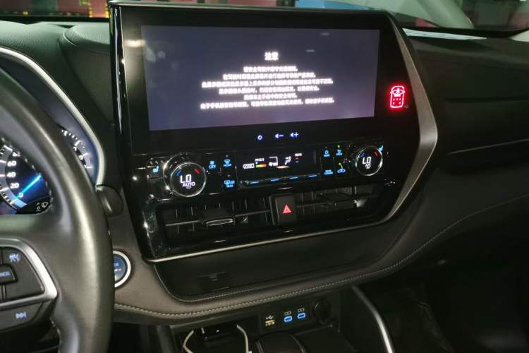 Used Toyota Highlander 2022 Dual-Engine 2.5L Four-Wheel Drive Supreme Edition 7-Seater Audio And AC Panel