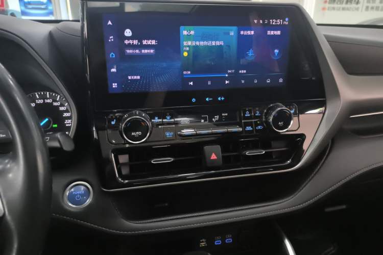 Used Toyota Highlander 2022 Dual-Engine 2.5L Four-Wheel Drive Prestige Version 7 Seats Audio And AC Panel