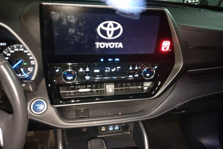 Used Toyota Highlander 2022 Dual-Engine 2.5L Four-Wheel Drive Prestige Version 7 Seats Audio And AC Panel