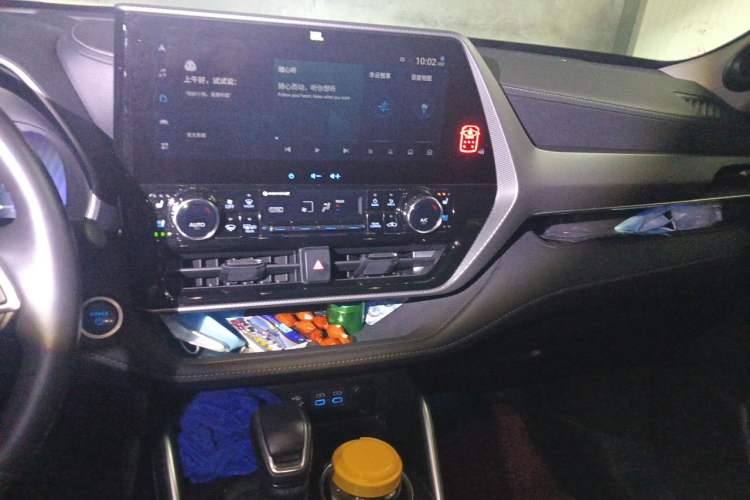 Used Toyota Highlander 2022 Dual-Engine 2.5L Four-Wheel Drive Supreme Edition 7-Seater Audio And AC Panel