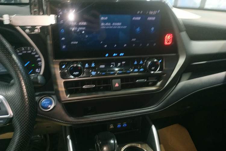 Used Toyota Highlander 2022 Dual-Engine 2.5L Four-Wheel Drive Prestige Version 7 Seats Audio And AC Panel