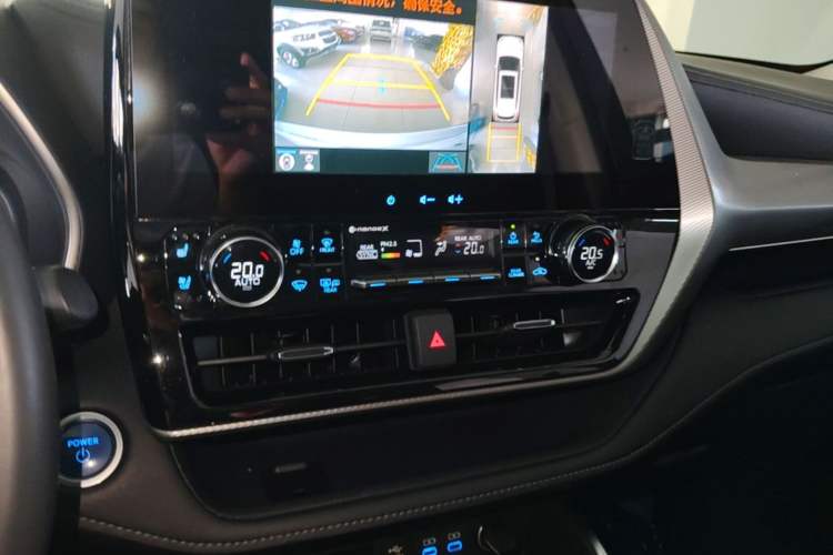 Used Toyota Highlander 2022 Dual-Engine 2.5L Four-Wheel Drive Prestige Version 7 Seats Audio And AC Panel
