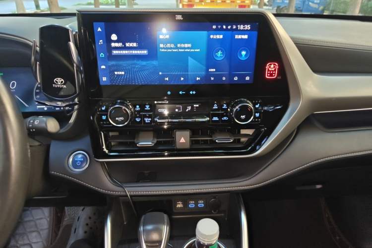 Used Toyota Highlander 2022 Dual-Engine 2.5L Four-Wheel Drive Supreme Edition 7-Seater Audio And AC Panel