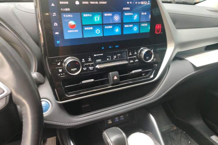 Used Toyota Highlander 2022 Dual-Engine 2.5L Four-Wheel Drive Supreme Edition 7-Seater Audio And AC Panel
