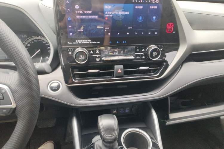 Used Toyota Highlander 2022 380T Four-Wheel Drive Prestige Edition 7-Seater Audio And AC Panel