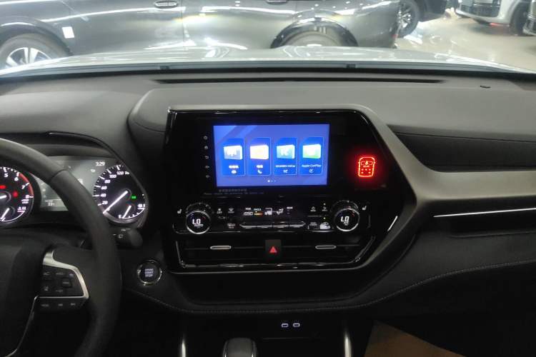 Used Toyota Highlander 2022 380T 4x4 Luxury Edition 7 Seats Audio And AC Panel