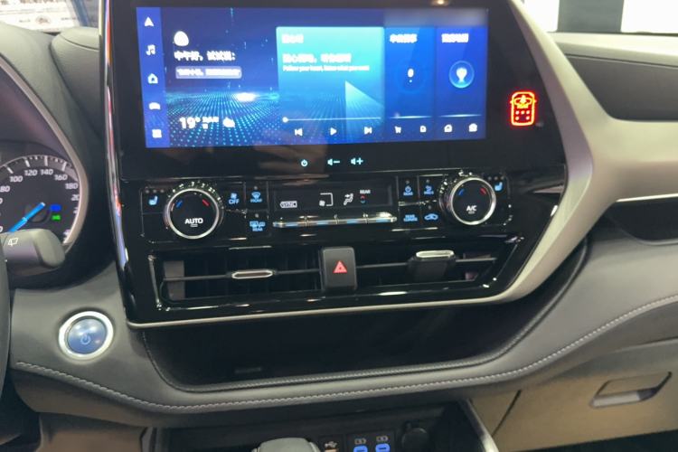 Used Toyota Highlander 2022 Dual-Engine 2.5L Four-Wheel Drive Prestige Version 7 Seats Audio And AC Panel