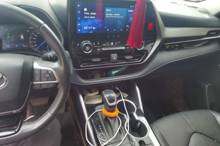 Used Toyota Highlander 2022 Dual-Engine 2.5L Two-Wheel Drive Prestige Edition 7-Seater Audio And AC Panel