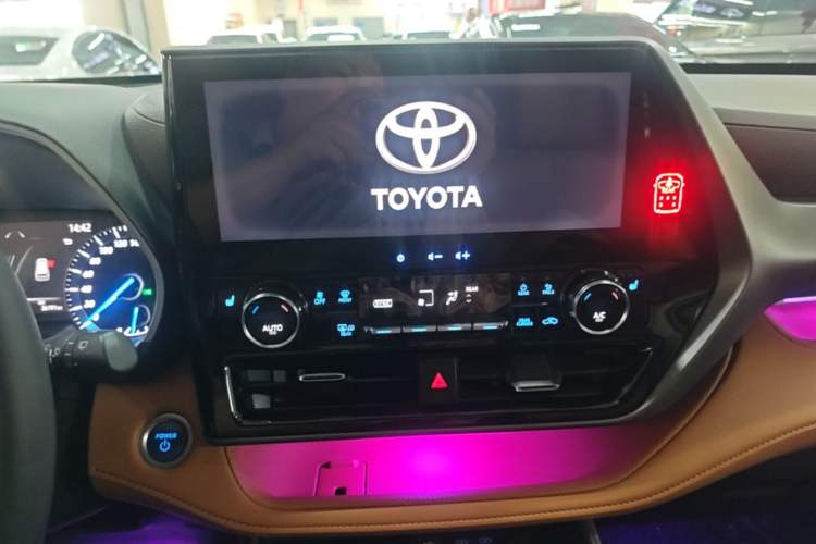 Used Toyota Highlander 2022 Dual-Engine 2.5L Four-Wheel Drive Prestige Version 7 Seats Audio And AC Panel