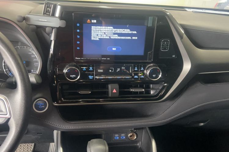 Used Toyota Highlander 2022 Dual-Engine 2.5L 4x4 Elite Edition 7-Seater Audio And AC Panel