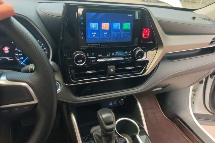 Used Toyota Highlander 2022 Dual-Engine 2.5L Two-Wheel Drive Elite Edition 5 Seats Audio And AC Panel
